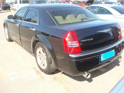 山寨豪車夢碎街頭 大眾途觀改裝勞斯萊斯，一場虛驚背后的反思